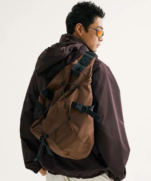 FreeZone（フリーゾーン）の「メンズ軽量バッグ 2024新品 大容量多機能スポーツ 胸バッグ（ショルダーバッグ・メンズ・ブラック/ブラウン・F）」の6枚目の写真