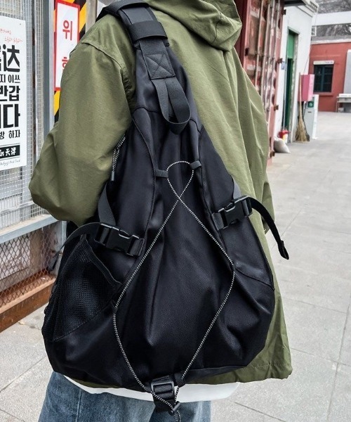 セール】メンズ軽量バッグ 2024新品 大容量多機能スポーツ 胸バッグ