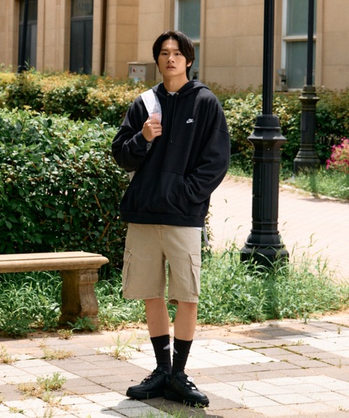 NIKE（ナイキ）の「《セットアップ対応商品》ナイキ クラブ フリース メンズ オーバーサイズド フレンチ テリー プルオーバー パーカー / Nike Club Fleece Men's Oversized French Terry Pullover Hoodie HJ1817-010 Black（パーカー・メンズ・ブラック・S/XL/2XL/L/M）」の2枚目の写真