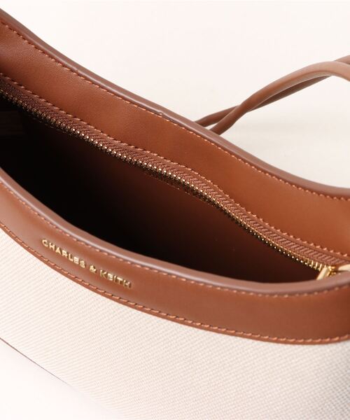 CHARLES & KEITH◆Sabine キャンバス カーブショルダーバッグ Sabine サビーヌ キャンバスノットストラップカーブショルダー