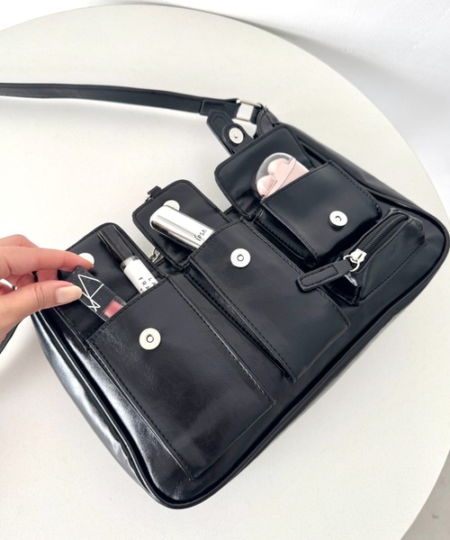 SOLLON.(ソルロン)の「アウトポケットワンショルダーバッグ(ショルダーバッグ・レディース・ブラウン/ブラック/シルバー・FREE)」の6枚目の写真