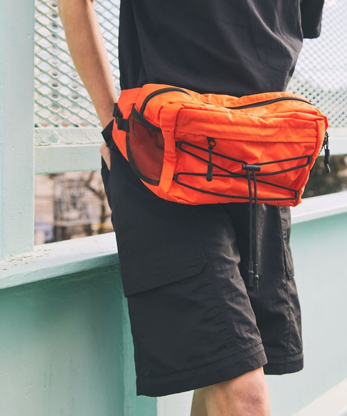 Unblend(アンブレンド)の「【Unblend】2WAY ナイロンウエストポーチ / ワンショルダーボディーバッグ(ボディバッグ/ウエストポーチ・レディース・オレンジ系/ブラック系/グレー系/ネイビー系・FREE)」の4枚目の写真