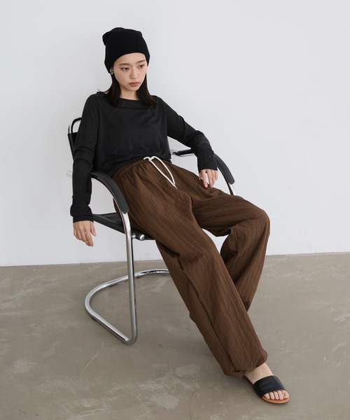 hellam(へラム)の「ナイロン ストライプトラックパンツ(その他パンツ・レディース・ブラウン/グレー/ブラック/アイボリー・FREE)」の4枚目の写真