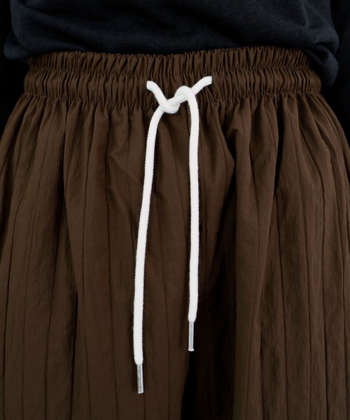 hellam(へラム)の「ナイロン ストライプトラックパンツ(その他パンツ・レディース・ブラウン/グレー/ブラック/アイボリー・FREE)」の22枚目の写真