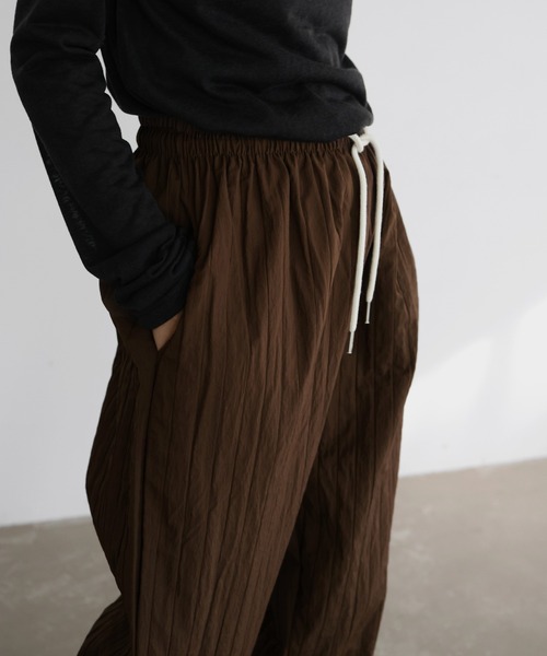 hellam(へラム)の「ナイロン ストライプトラックパンツ(その他パンツ・レディース・ブラウン/グレー/ブラック/アイボリー・FREE)」の18枚目の写真