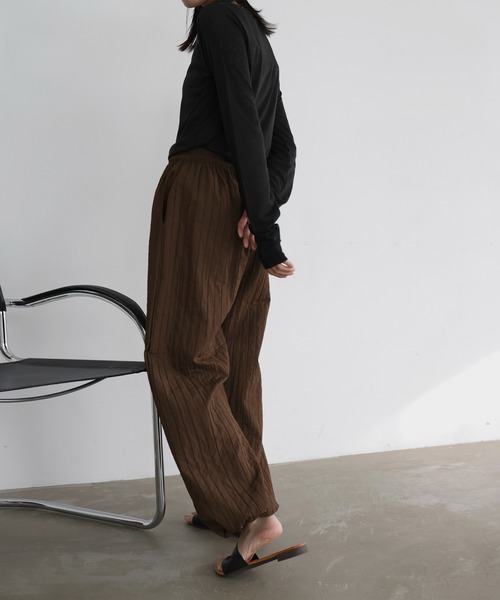 hellam(へラム)の「ナイロン ストライプトラックパンツ(その他パンツ・レディース・ブラウン/グレー/ブラック/アイボリー・FREE)」の15枚目の写真