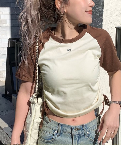 mily bilet(ミウィビレット)の「【mily bilet】サイドの絞りが可愛いさプラス。プレート使いラグランTシャツ(半袖)(Tシャツ/カットソー・レディース・オフホワイト/杢グレー/チャコールグレー/アイボリー・X-LARGE/SMALL/MEDIUM/LARGE)」の3枚目の写真