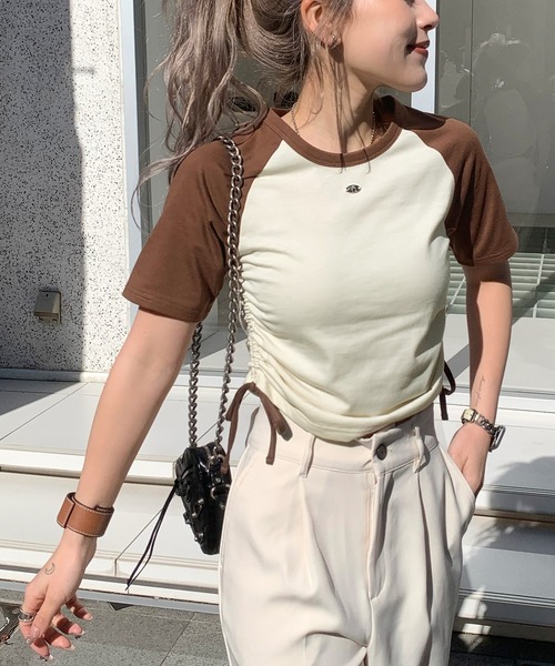 mily bilet(ミウィビレット)の「【mily bilet】サイドの絞りが可愛いさプラス。プレート使いラグランTシャツ(半袖)(Tシャツ/カットソー・レディース・オフホワイト/杢グレー/チャコールグレー/アイボリー・X-LARGE/SMALL/MEDIUM/LARGE)」の7枚目の写真