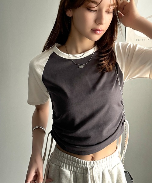 mily bilet(ミウィビレット)の「【mily bilet】サイドの絞りが可愛いさプラス。プレート使いラグランTシャツ(半袖)(Tシャツ/カットソー・レディース・オフホワイト/杢グレー/チャコールグレー/アイボリー・X-LARGE/SMALL/MEDIUM/LARGE)」の9枚目の写真