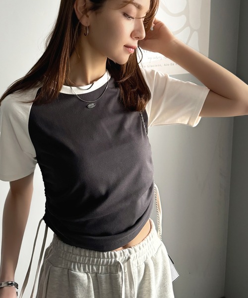 mily bilet(ミウィビレット)の「【mily bilet】サイドの絞りが可愛いさプラス。プレート使いラグランTシャツ(半袖)(Tシャツ/カットソー・レディース・オフホワイト/杢グレー/チャコールグレー/アイボリー・X-LARGE/SMALL/MEDIUM/LARGE)」の12枚目の写真