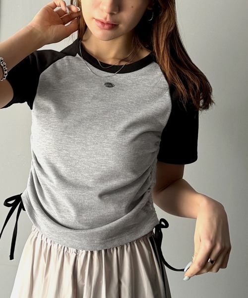 mily bilet(ミウィビレット)の「【mily bilet】サイドの絞りが可愛いさプラス。プレート使いラグランTシャツ(半袖)(Tシャツ/カットソー・レディース・オフホワイト/杢グレー/チャコールグレー/アイボリー・X-LARGE/SMALL/MEDIUM/LARGE)」の5枚目の写真