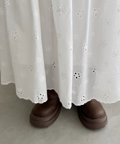 Loueme(ルエム)の「フラワー刺繍コットンレースティアードスカート(スカート・レディース・ホワイト/ライトブルー・FREE)」の10枚目の写真