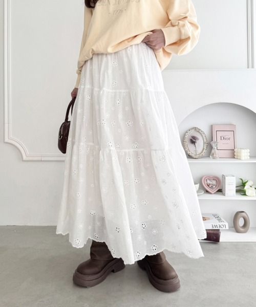 Loueme(ルエム)の「フラワー刺繍コットンレースティアードスカート(スカート・レディース・ホワイト/ライトブルー・FREE)」の16枚目の写真
