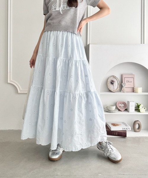 Loueme(ルエム)の「フラワー刺繍コットンレースティアードスカート(スカート・レディース・ホワイト/ライトブルー・FREE)」の7枚目の写真