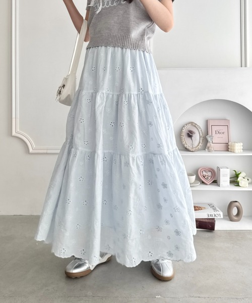 Loueme(ルエム)の「フラワー刺繍コットンレースティアードスカート(スカート・レディース・ホワイト/ライトブルー・FREE)」の9枚目の写真