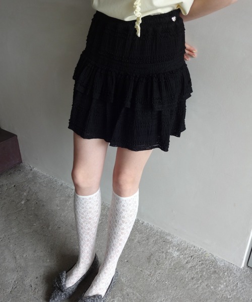 idem（イデム）の「lace tiered frill mini skirt／レースフリルティアードミニスカート（スカート・レディース・アイボリー/ブラック・FREE）」の4枚目の写真