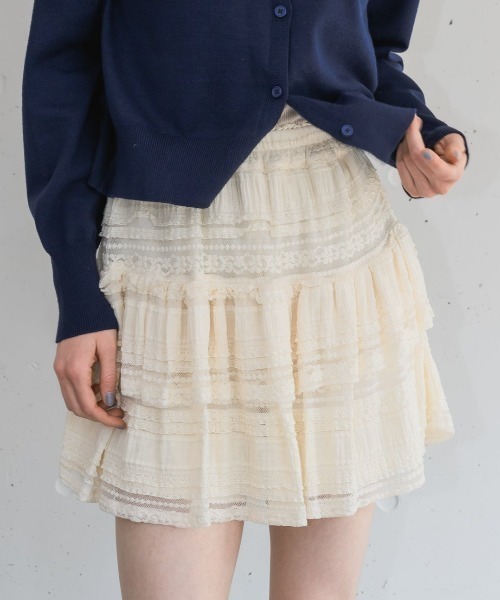 idem（イデム）の「lace tiered frill mini skirt／レースフリルティアードミニスカート（スカート・レディース・アイボリー/ブラック・FREE）」の5枚目の写真