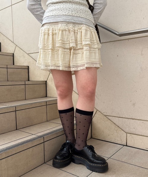 idem（イデム）の「lace tiered frill mini skirt／レースフリルティアードミニスカート（スカート・レディース・アイボリー/ブラック・FREE）」の15枚目の写真