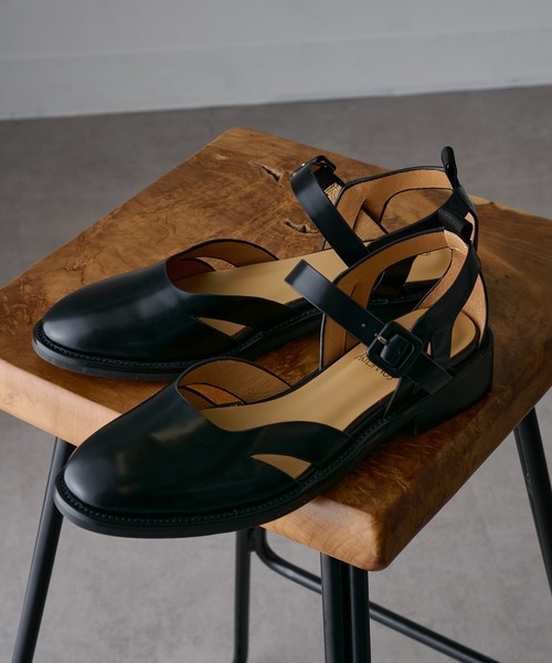 ARTESANOS（アルテサノス）の「【ARTESANOS】レザーシューズ GU12-500-19-FL（サンダル・レディース・ブラック・39/38/37/36）」の2枚目の写真