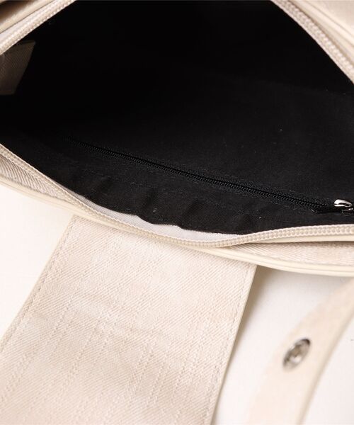 m.f.editorial（エムエフエディトリアル）の「【ハトメ付き平手ハンドル】m.f.エディトリアル レディース デニム風 ショルダーバッグ（ショルダーバッグ・レディース・ブラック/アイボリー・FREE）」の5枚目の写真