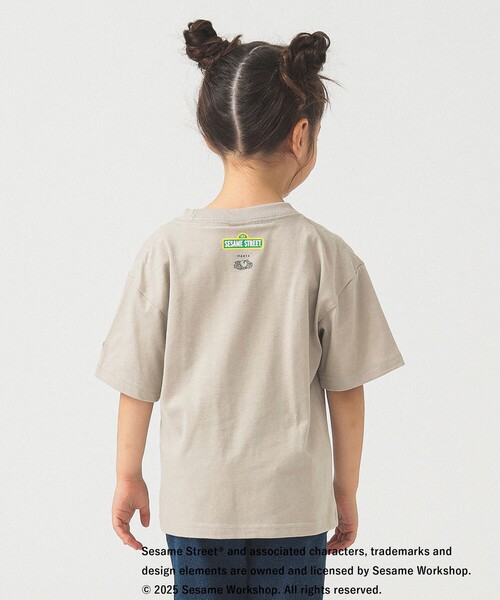 FRUIT OF THE LOOM(フルーツオブザルーム)の「FRUIT OF THE LOOM / セサミストリート プリント Tシャツ ① 2025SS(100~140cm)(Tシャツ/カットソー・キッズ・ベージュ/ブラック系その他4・100/110/120/130/140)」の6枚目の写真