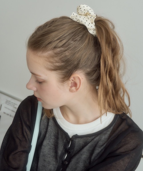 Birthday room（バースデイルーム）の「ドット柄シュシュ/dot scrunchie（シュシュ・レディース・ブラック/アイボリー・FREE）」の4枚目の写真