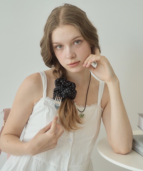 Birthday room（バースデイルーム）の「ドット柄シュシュ/dot scrunchie（シュシュ・レディース・ブラック/アイボリー・FREE）」の7枚目の写真