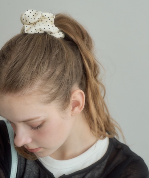 Birthday room（バースデイルーム）の「ドット柄シュシュ/dot scrunchie（シュシュ・レディース・ブラック/アイボリー・FREE）」の9枚目の写真