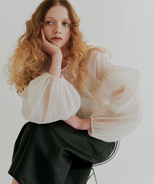 kiehtova（キエトヴァ）の「【kiehtova】SHEER VOLUMESLEEVE BLOUSE/シアー　ボリュームスリーブ ブラウス（シャツ/ブラウス・レディース・ナチュラル/ブラック・FREE）」の3枚目の写真
