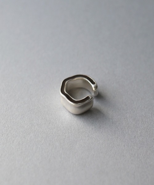 TEN.(テン)の「SILVER925 ファネルイヤーカフ(イヤーカフ・レディース・ネイビー/ホワイト/ダークブラウン/ピンク・FREE)」の8枚目の写真