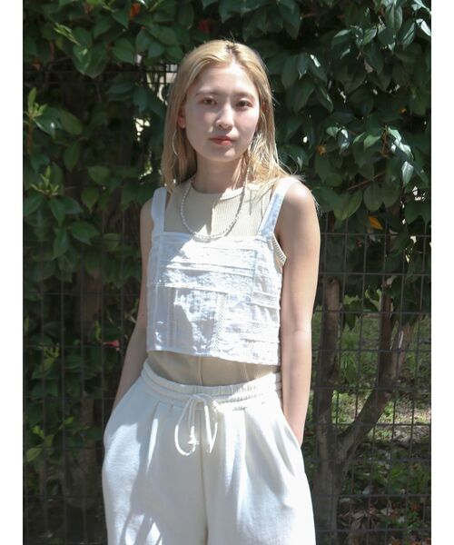 Ungrid(アングリッド)の「バックレースアップコットンキャミ(キャミソール・レディース・ブラック/オフホワイト・FREE)」の15枚目の写真