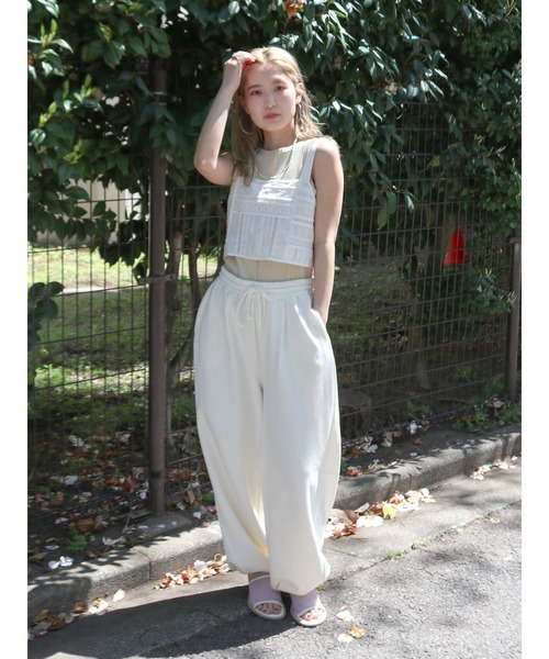 Ungrid(アングリッド)の「バックレースアップコットンキャミ(キャミソール・レディース・ブラック/オフホワイト・FREE)」の8枚目の写真