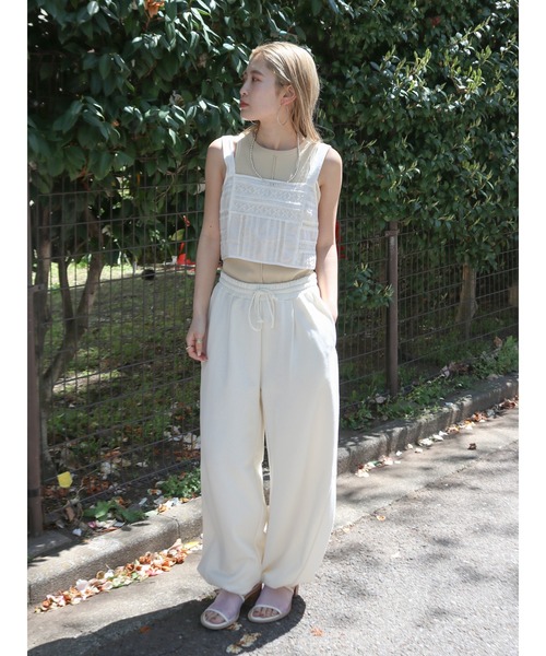 Ungrid(アングリッド)の「バックレースアップコットンキャミ(キャミソール・レディース・ブラック/オフホワイト・FREE)」の11枚目の写真