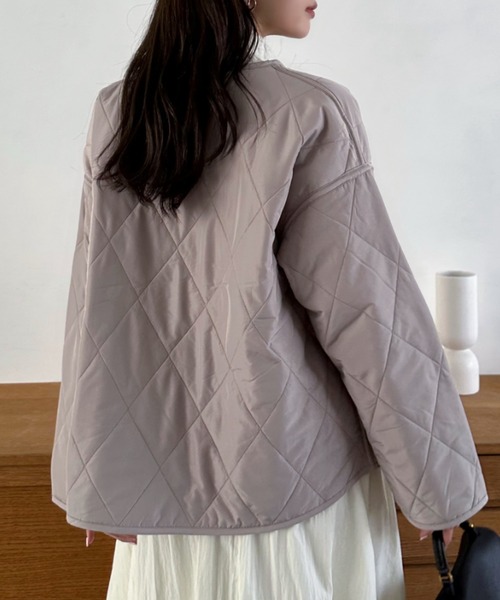 Eclat one(エクラワン)の「【Eclat one】リバーシブル キルティングデザイン ノーカラー コート(ノーカラーコート・レディース・グレイッシュベージュ/チャコール/ブラウン・L/M)」の13枚目の写真