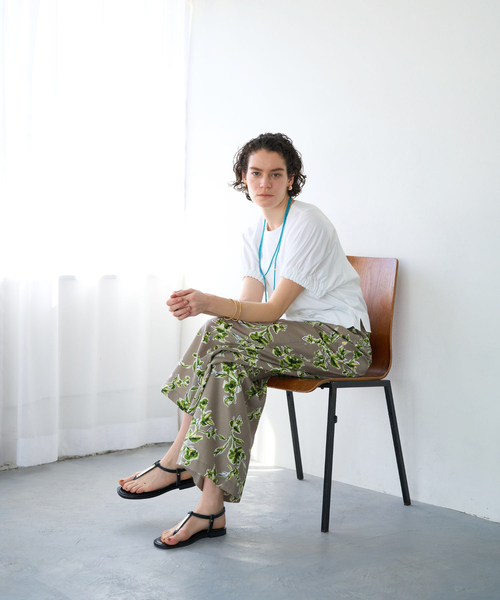 qualite（カリテ）の「袖ギャザーカットTOP/スリーブ半袖/夏服/オフィスカジュアル（Tシャツ/カットソー・レディース・カーキ/ブルー/オフホワイト・フリー）」の20枚目の写真