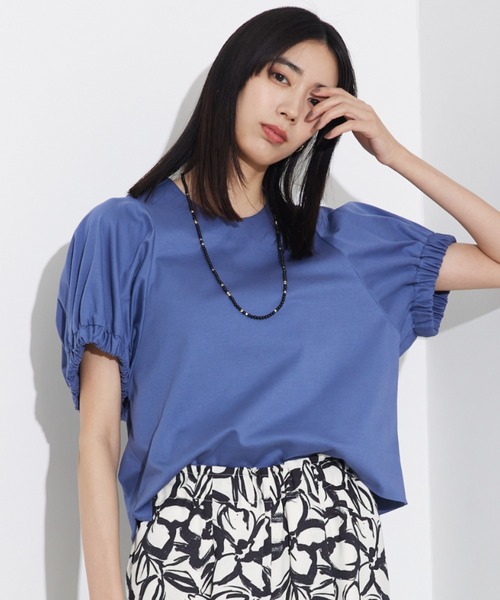 qualite（カリテ）の「袖ギャザーカットTOP/スリーブ半袖/夏服/オフィスカジュアル（Tシャツ/カットソー・レディース・カーキ/ブルー/オフホワイト・フリー）」の3枚目の写真