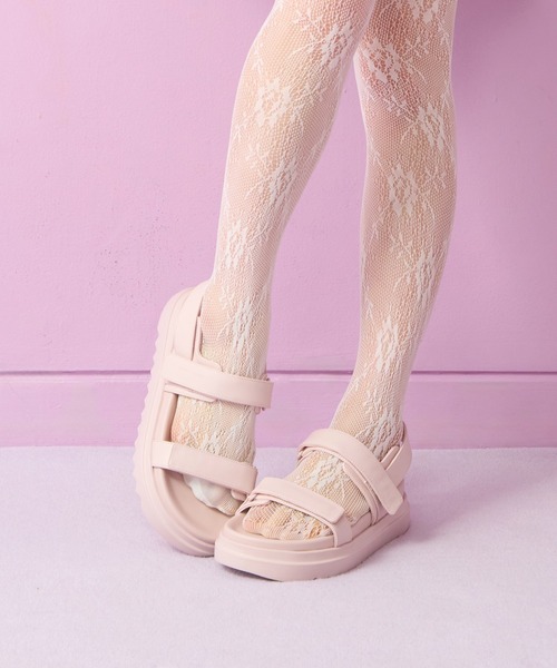 CHARLES & KEITH(チャールズ & キース)の「ダブルストラップ フラットフォームサンダル(サンダル・レディース・クリーム/ブラック/ライトピンク・22.5cm/23cm/23.5cm/24.5cm/25cm/25.5cm/26.5cm)」の1枚目の写真