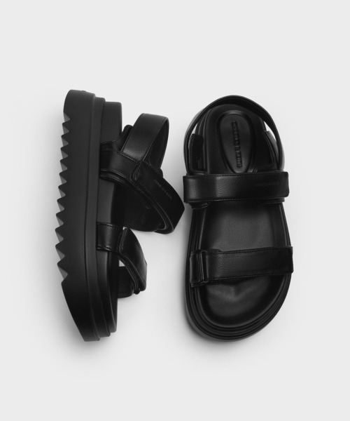 CHARLES & KEITH(チャールズ & キース)の「ダブルストラップ フラットフォームサンダル(サンダル・レディース・クリーム/ブラック/ライトピンク・22.5cm/23cm/23.5cm/24.5cm/25cm/25.5cm/26.5cm)」の5枚目の写真