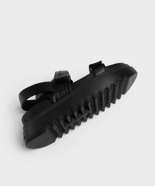 CHARLES & KEITH(チャールズ & キース)の「ダブルストラップ フラットフォームサンダル(サンダル・レディース・クリーム/ブラック/ライトピンク・22.5cm/23cm/23.5cm/24.5cm/25cm/25.5cm/26.5cm)」の6枚目の写真