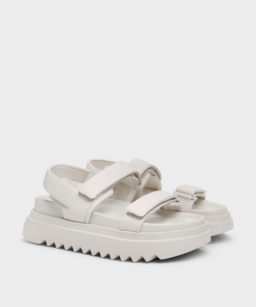 CHARLES & KEITH(チャールズ & キース)の「ダブルストラップ フラットフォームサンダル(サンダル・レディース・クリーム/ブラック/ライトピンク・22.5cm/23cm/23.5cm/24.5cm/25cm/25.5cm/26.5cm)」の13枚目の写真