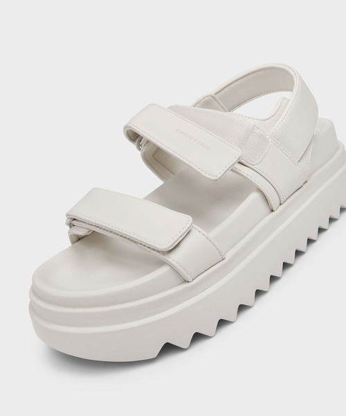 CHARLES & KEITH(チャールズ & キース)の「ダブルストラップ フラットフォームサンダル(サンダル・レディース・クリーム/ブラック/ライトピンク・22.5cm/23cm/23.5cm/24.5cm/25cm/25.5cm/26.5cm)」の15枚目の写真