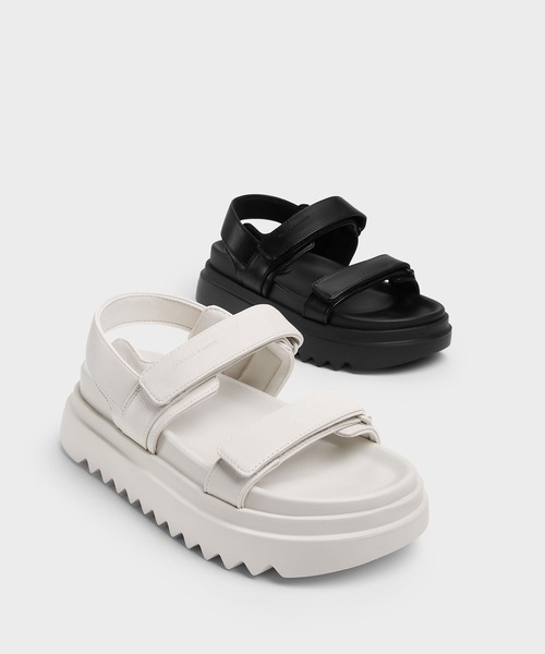 CHARLES & KEITH(チャールズ & キース)の「ダブルストラップ フラットフォームサンダル(サンダル・レディース・クリーム/ブラック/ライトピンク・22.5cm/23cm/23.5cm/24.5cm/25cm/25.5cm/26.5cm)」の18枚目の写真