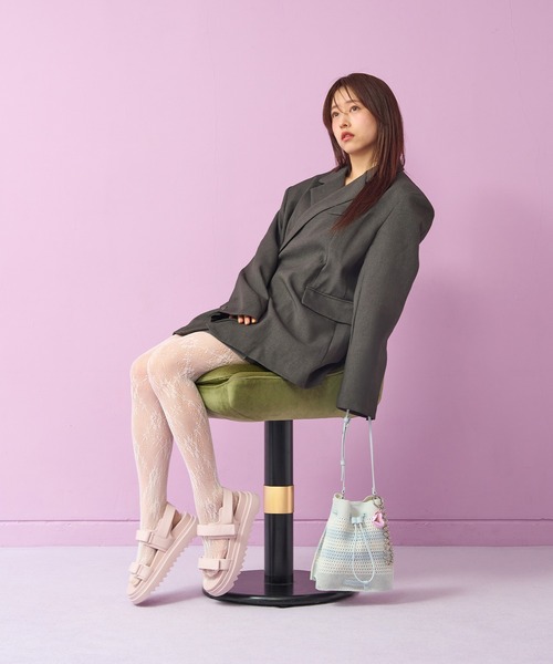 CHARLES & KEITH(チャールズ & キース)の「ダブルストラップ フラットフォームサンダル(サンダル・レディース・クリーム/ブラック/ライトピンク・22.5cm/23cm/23.5cm/24.5cm/25cm/25.5cm/26.5cm)」の21枚目の写真