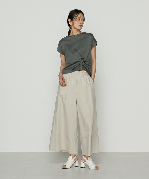 K.T KIYOKO TAKASE(キヨコタカセ)の「コットンタイプライター ギャザーワイドパンツ(その他パンツ・レディース・ライトグレー/チャコール/キャメル/ベージュ/オリーブ・9号/7号)」の12枚目の写真