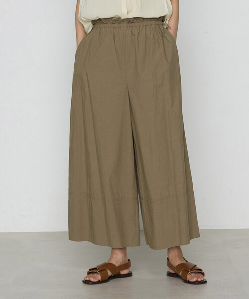 K.T KIYOKO TAKASE(キヨコタカセ)の「コットンタイプライター ギャザーワイドパンツ(その他パンツ・レディース・ライトグレー/チャコール/キャメル/ベージュ/オリーブ・9号/7号)」の18枚目の写真