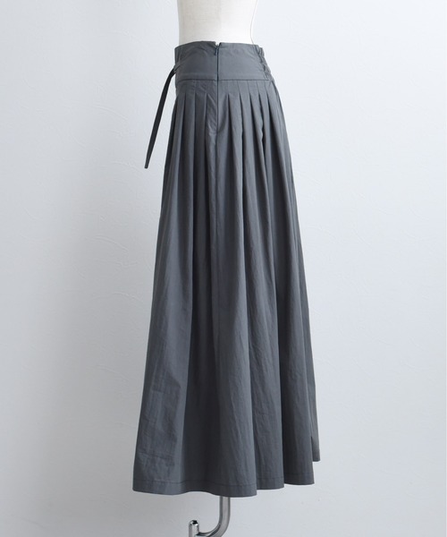 Eimee Law（エイミーロウ）の「ベルテッド タックプリーツスカート（スカート・レディース・ブラウン/ブラック/アイボリー/ダークグレー・FREE）」の10枚目の写真