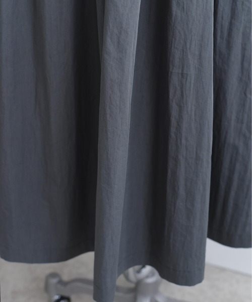 Eimee Law（エイミーロウ）の「ベルテッド タックプリーツスカート（スカート・レディース・ブラウン/ブラック/アイボリー/ダークグレー・FREE）」の6枚目の写真