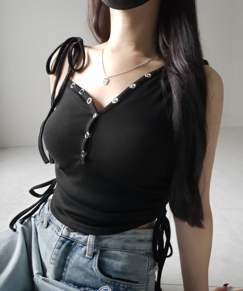 me+em select(ミームセレクト)の「【 2color 】ショルダーリボンシャーリングキャミタンクトップ/ shoulder ribbon shirring cami tank top(キャミソール・レディース・ブラック/ホワイト・FREE)」の5枚目の写真