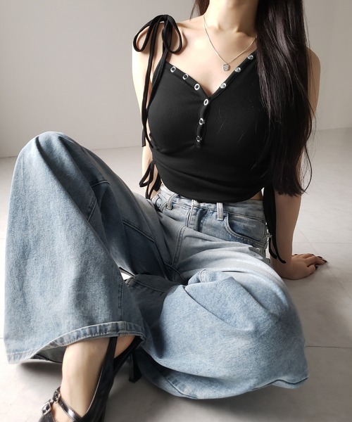 me+em select(ミームセレクト)の「【 2color 】ショルダーリボンシャーリングキャミタンクトップ/ shoulder ribbon shirring cami tank top(キャミソール・レディース・ブラック/ホワイト・FREE)」の9枚目の写真