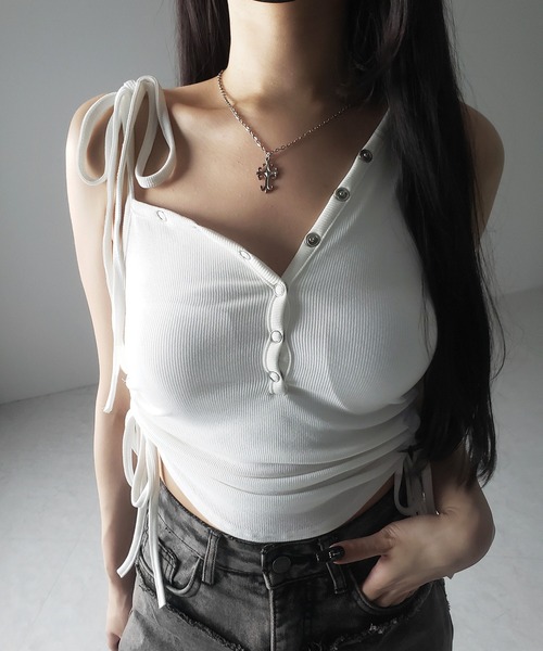 me+em select(ミームセレクト)の「【 2color 】ショルダーリボンシャーリングキャミタンクトップ/ shoulder ribbon shirring cami tank top(キャミソール・レディース・ブラック/ホワイト・FREE)」の13枚目の写真